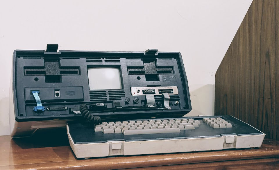 Osborne 1 "Luggable" Computer (1981-1983)